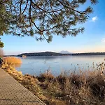 Jezerni S Terasou A Saunou V Lakepark