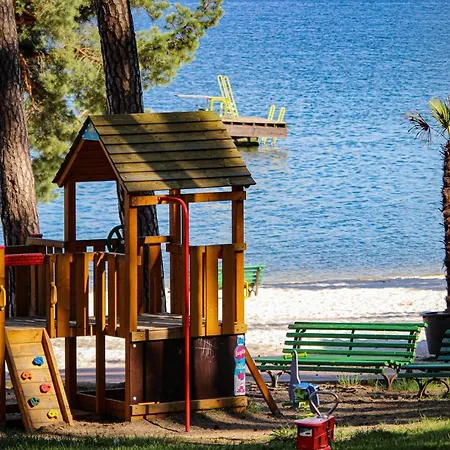 Jezerni S Terasou A Saunou V Lakepark Appartement *