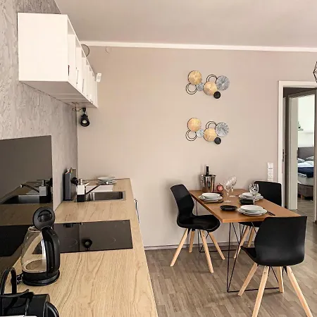 Lägenhet Jezerni S Terasou A Saunou V Lakepark
