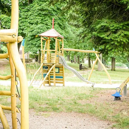 شقة Jezerni S Terasou A Saunou V Lakepark *