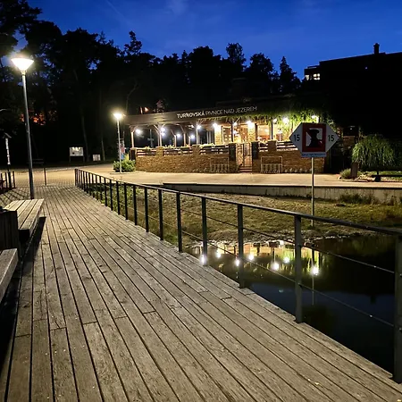 Jezerni S Terasou A Saunou V Lakepark 아파트 *